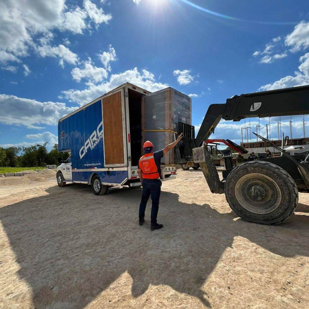 Cajas con Rampa Camioneta cerrada para mercancía