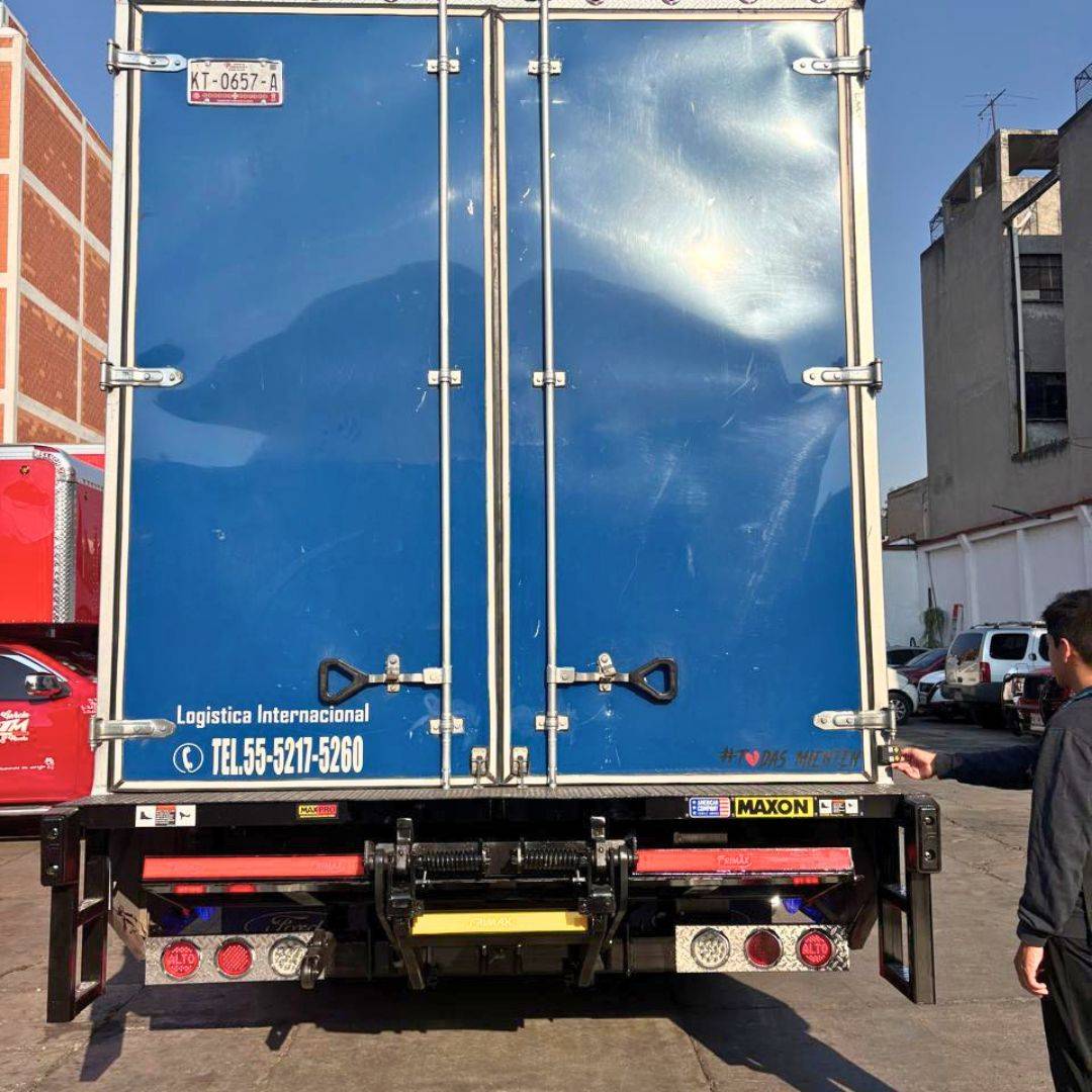 Cajas con Rampa Camioneta con caja y rampa