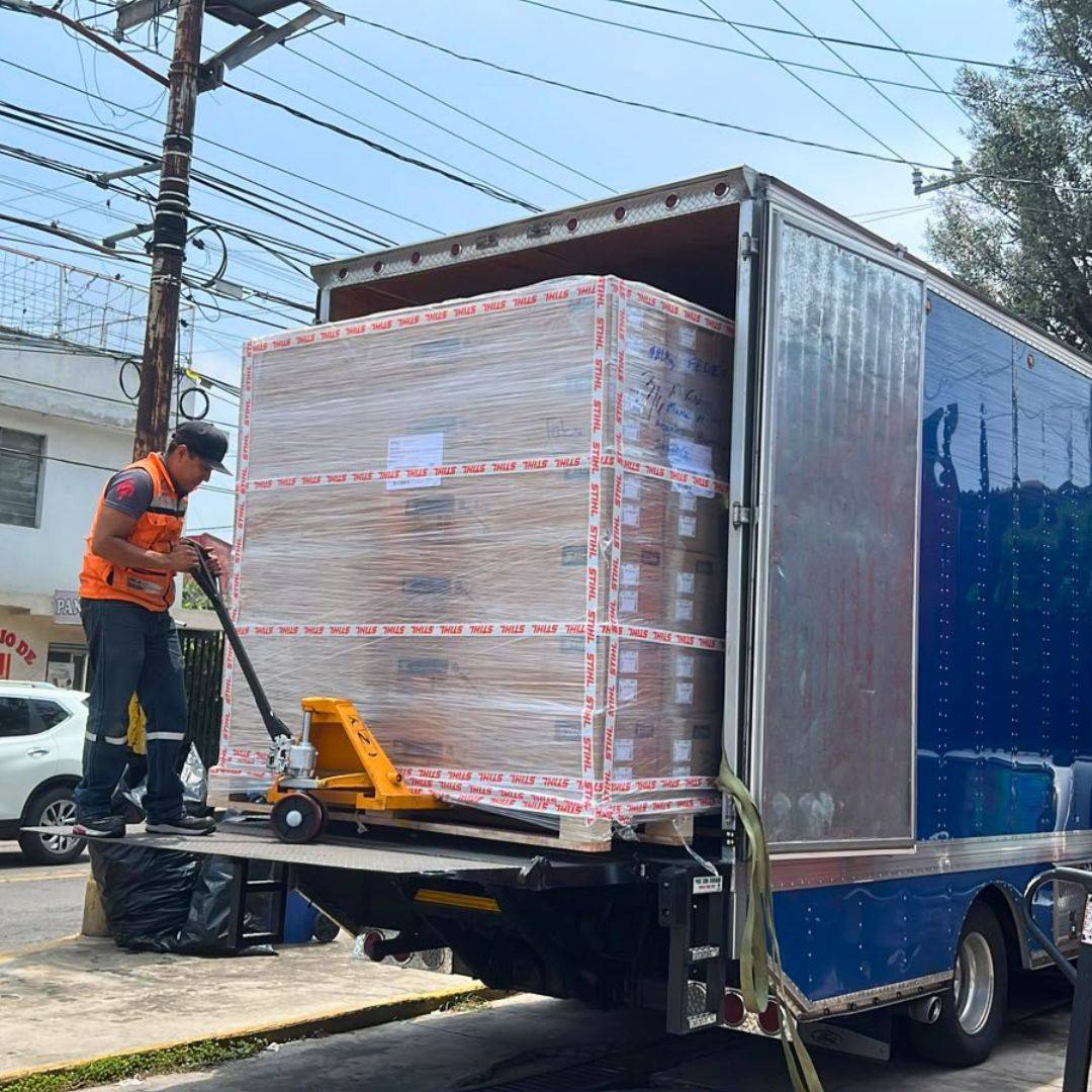 Distribución empresarial con camionetas con rampas