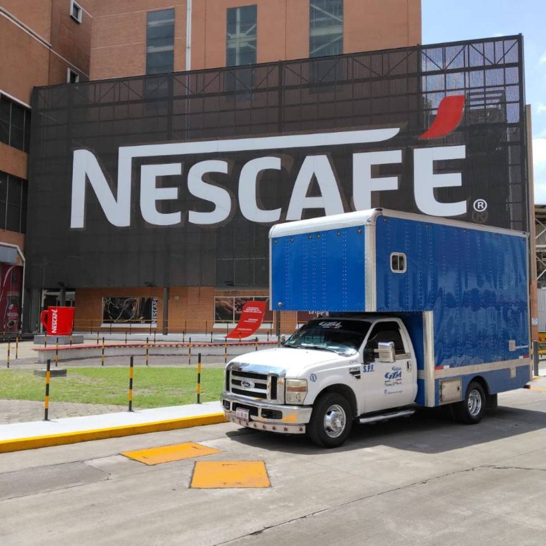 Caja seca con rampa para transporte de carga en CDMX